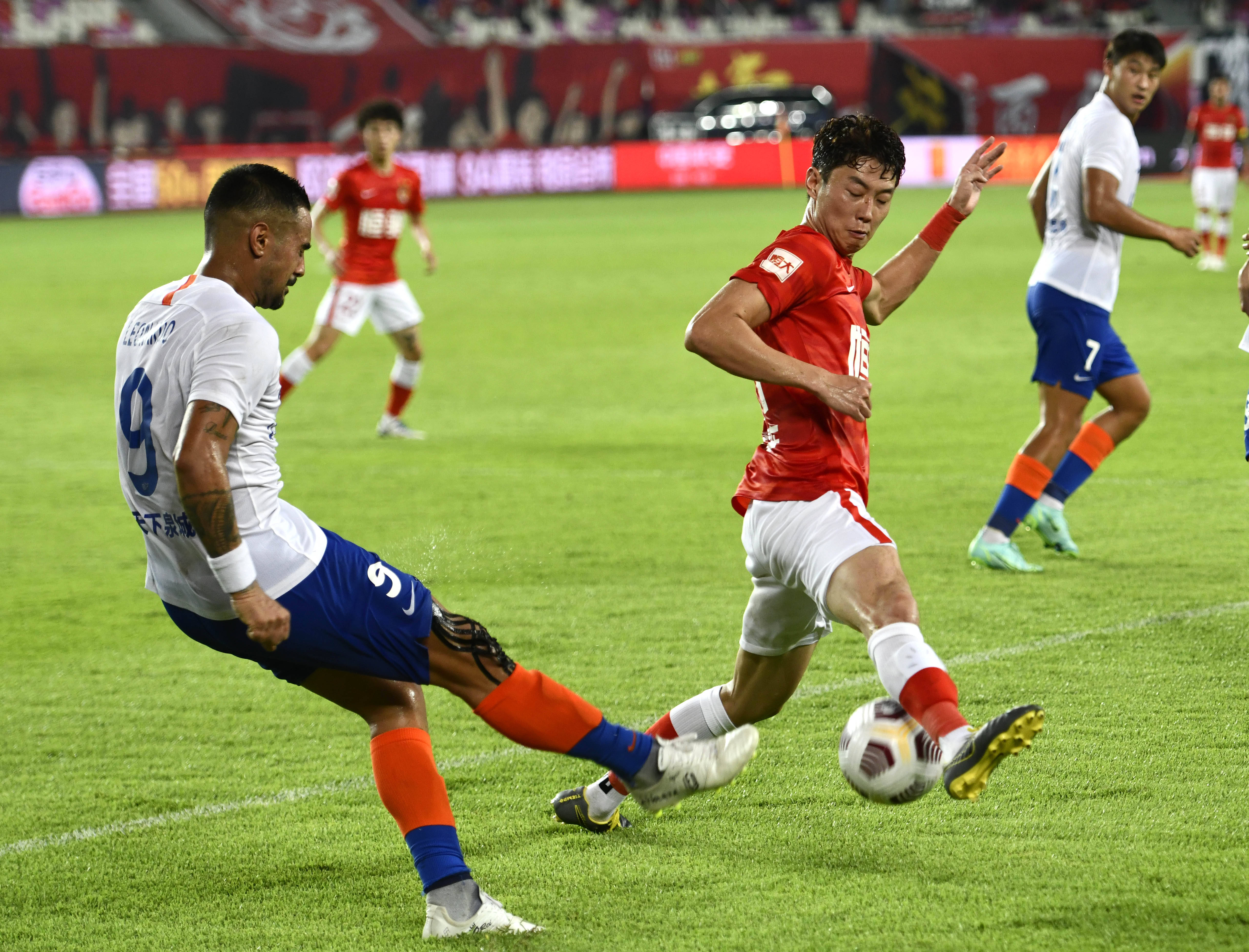 借最后一击 借最后一击